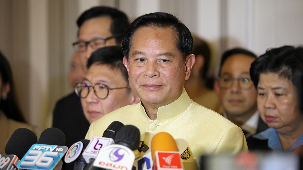 รมต.ติดชื่อบนถุงยังชีพ กกต.จ่อฟันผิดจริยธรรม พีระพันธุ์พร้อมแจง โอดโดนกลั่นแกล้ง