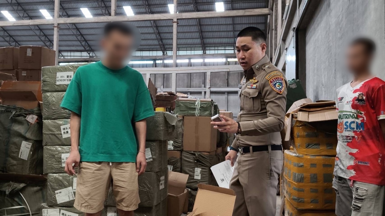 บุกค้น 5 โกดัง "จีนเทา" ยึดเครื่องสำอางปลอมหลายแบรนด์ดัง เตรียมส่งขายคนไทย