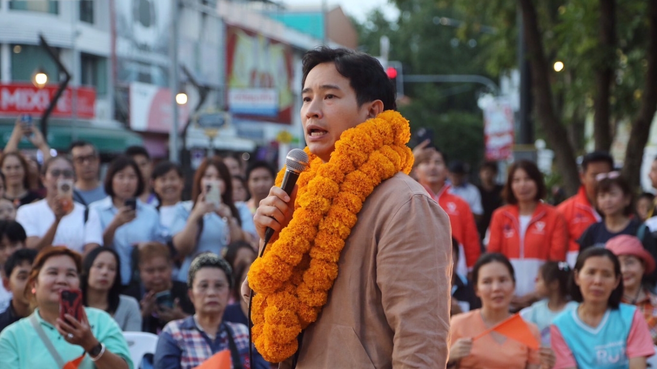 “พิธา” ขอคนเชียงใหม่อย่าหลงวาทกรรม “สึ่งตึ้ง” ไม่สนถูกว่า ย้ำจุดยืน ปชน. เหมือนเดิม
