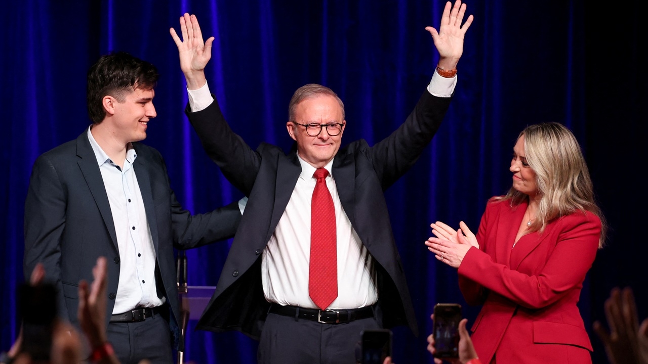 พรรครัฐบาลออสเตรเลียชนะเลือกตั้งถล่มทลาย อัลบาเนซีจ่อรั้งเก้าอี้นายกฯ