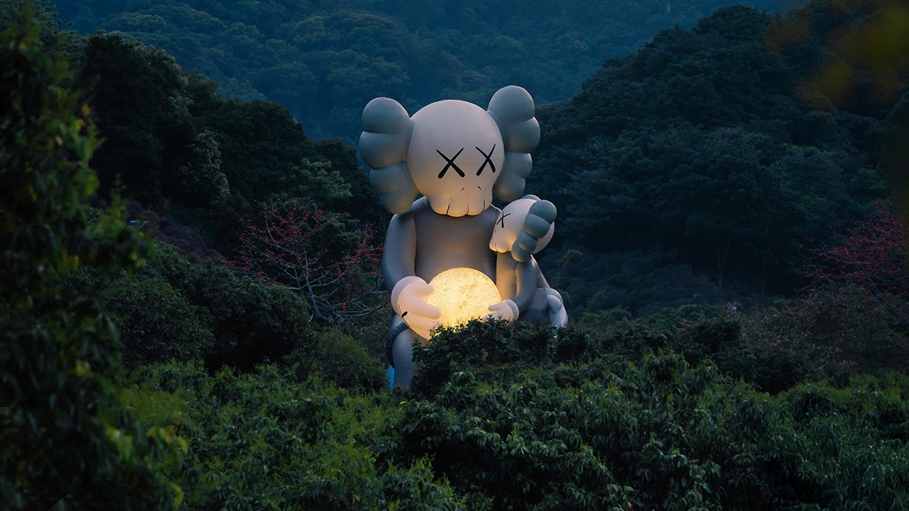 ปักหมุด KAWS:HOLIDAY THAILAND สนามหลวง
