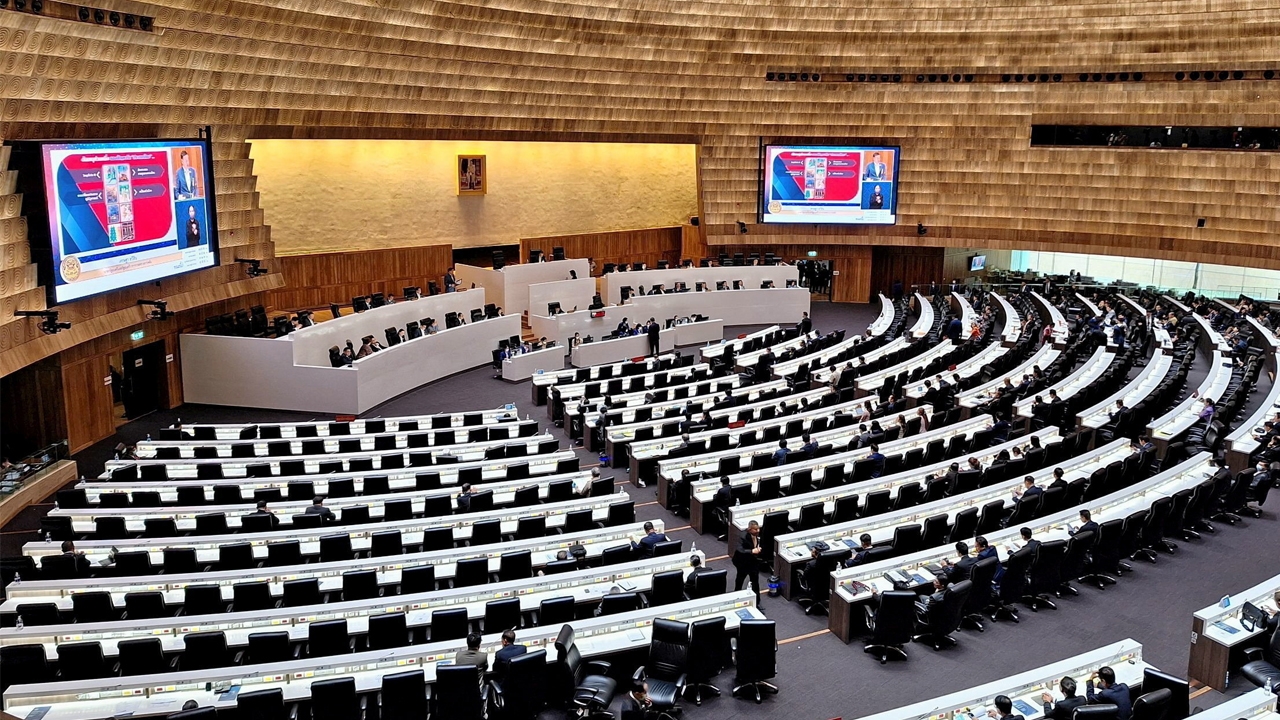 ฝ่ายค้านแฉสภา จ้องผลาญ จิตรกรรมฝาผนัง 100 ล้าน ค่าออกแบบที่จอดรถร้อยล้าน