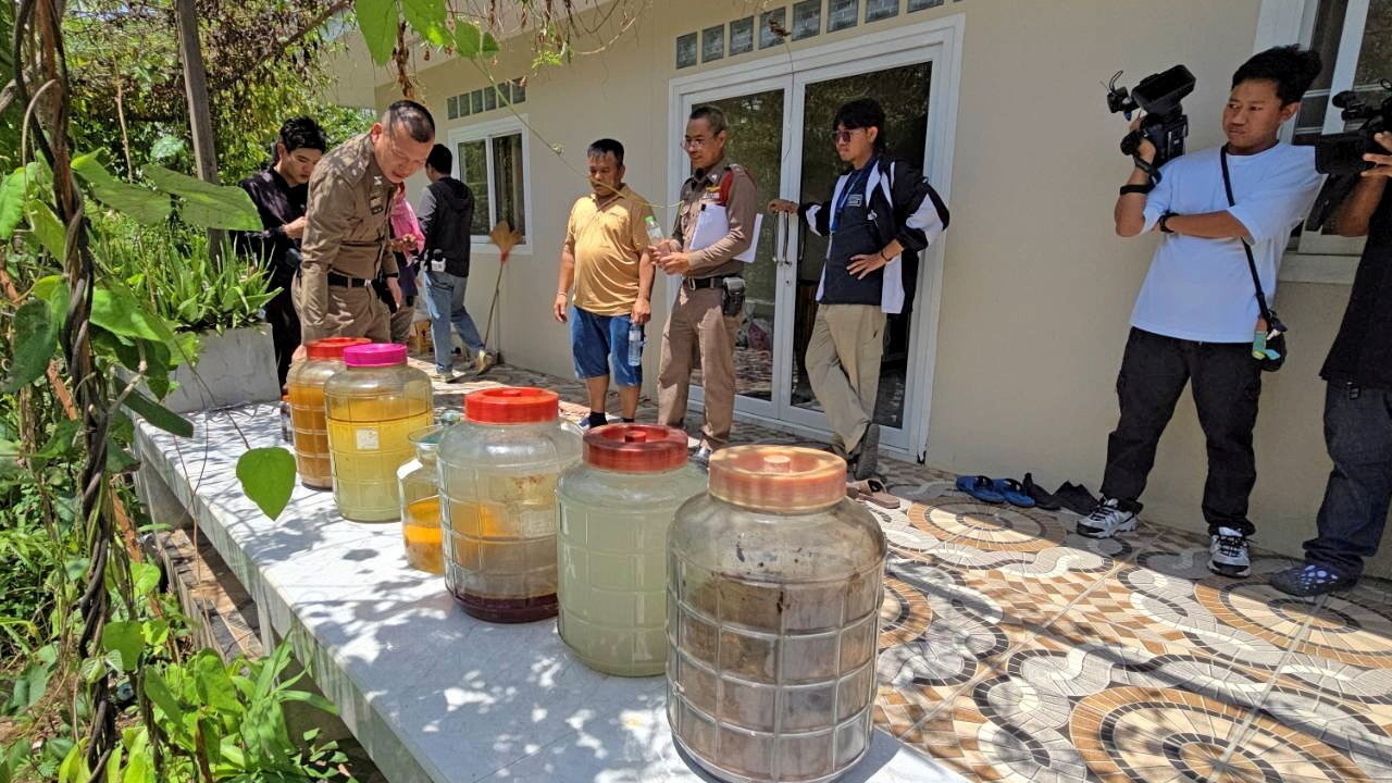 ค้นสํานักหมอดัง น้ำหมักแก้โรค ผู้ป่วยเสียชีวิต เอาผิด 3 ข้อหา!