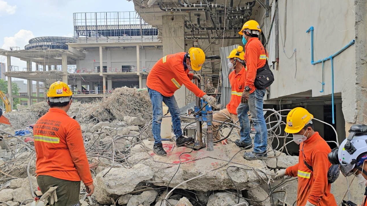 สงสัยเสา 2 ต้นจุดวิบัติตึกถล่ม ข้องใจแก้สัญญาครั้งที่ 4 มีล็อกสเปกลิฟต์หรือไม่