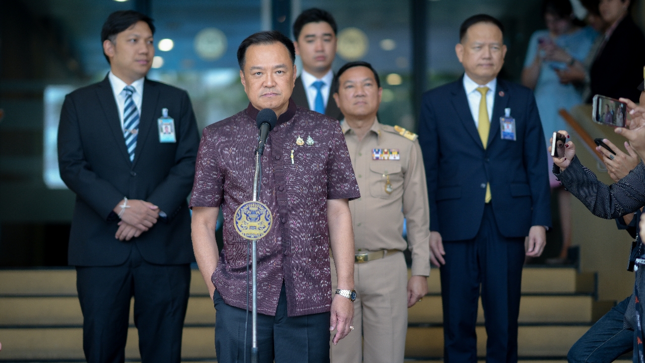 “อนุทิน” ลั่นไม่มีนโยบายต่อใบอนุญาตพกปืน ต้องเก็บไว้ในบ้านเท่านั้น