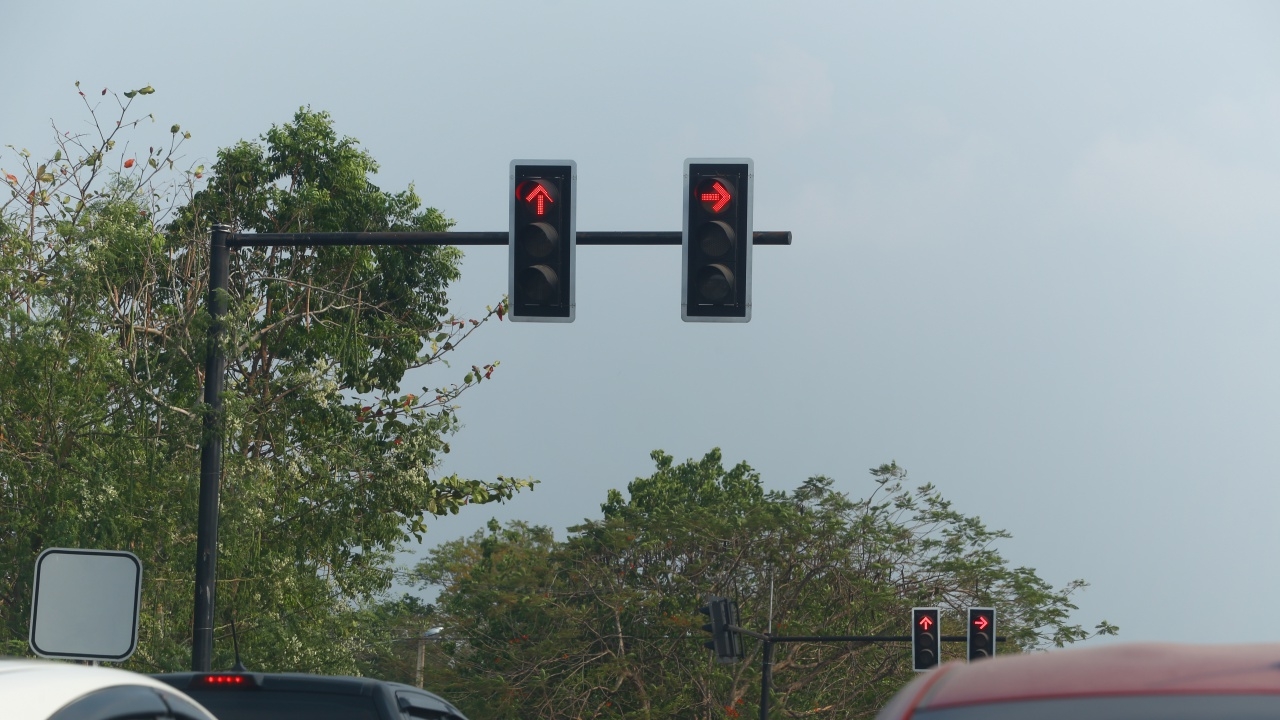 กทม. นำร่องติดตั้งไฟจราจรอัตโนมัติ 72 แยก ปรับสัญญาณไฟตามปริมาณรถ