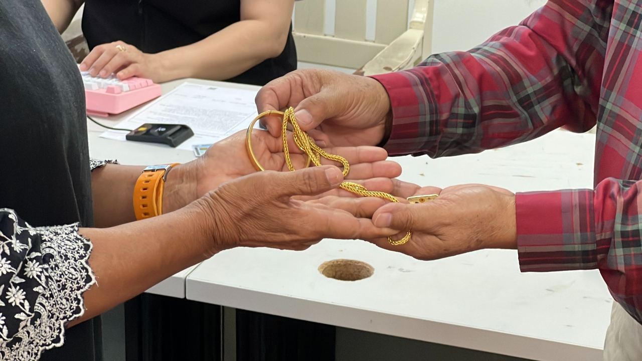 ชื่นชม พลเมืองดี มอบทองคำ 4 บาทคืนเจ้าของ เป็นข้าราชการบำนาญ