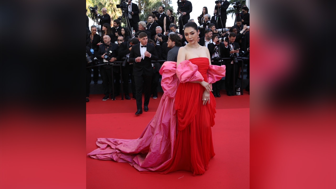 เฟมัสมาก ฝ้าย พีรญา สร้างปรากฏการณ์คานส์แตก ลุคคลาสสิกติดแกลม