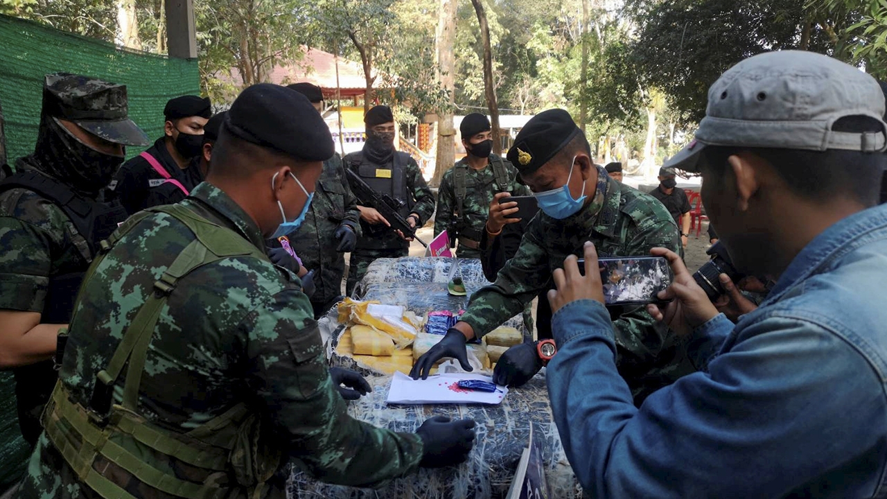 ชายแดนไทยลาวระอุ ขบวนการยาเสพติดว้า