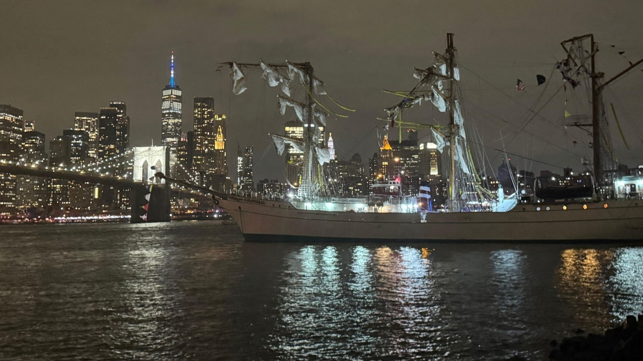 เรือกองทัพเม็กซิโกชนสะพานบรูกลินในนครนิวยอร์ก ดับ 2 บาดเจ็บ 19