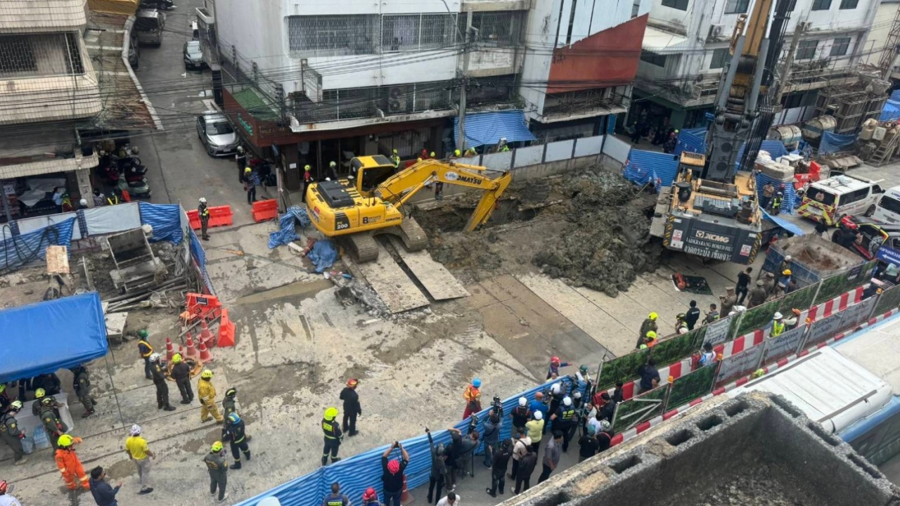 รฟม. แจงเหตุ คนงานพลัดตกหลุมเจาะเสาเข็ม คาดฝนตกต่อเนื่อง ทำดินสไลด์