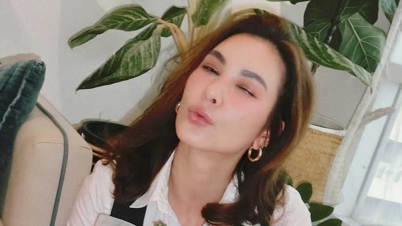 โบว์ เบญจวรรณ “อินเลิฟ” แต่ไม่เปิดตัว ชวนสงสัยโพสต์รูปปุ๊บ หนุ่มแบงค์ พชร กดไลค์อย่างไว
