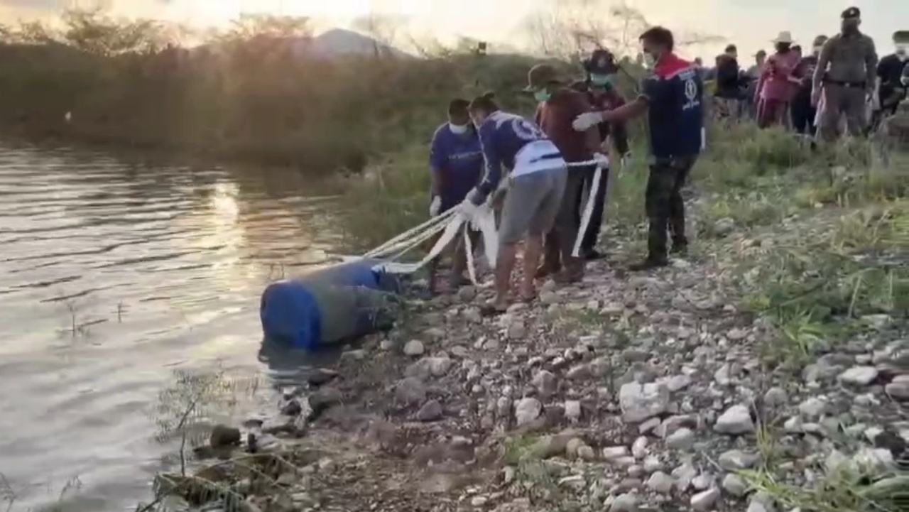 ตำรวจยัน ศพมีรอยสักถูกฆ่ายัดถัง ไม่ใช่หนุ่ม LGBTQ ที่เพื่อนให้เบาะแสเพจดัง