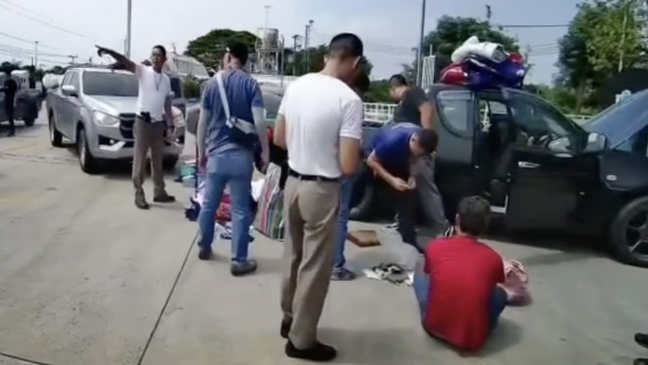 ไล่ล่าข้ามจังหวัด กระบะผัวเมียซิ่งแหกด่าน จนมุมยอมรับ เสพยาบ้ามาคนละ 4 เม็ด