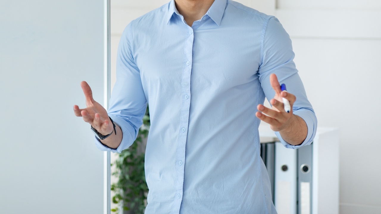 สั่งลงโทษแล้ว "ครูใส่หน้ากากคอสเพลย์" ถ่ายคลิปอนาจาร ให้ปลดออกจากราชการ