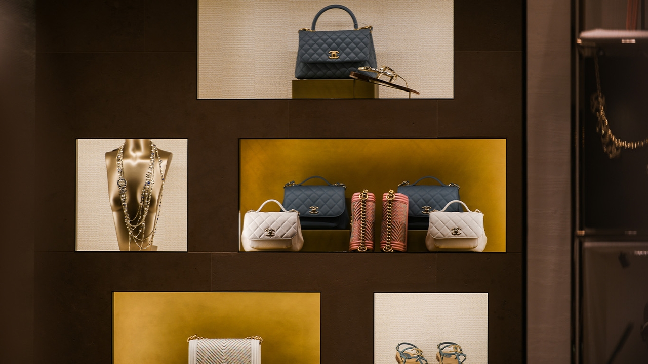 Chanel ยอดขายตก กำไรหดครั้งแรกนับตั้งแต่โควิด แบรนด์หรูยังอยู่ในภาวะซบเซา ภาษีนำเข้าซ้ำเติมกำลังหด