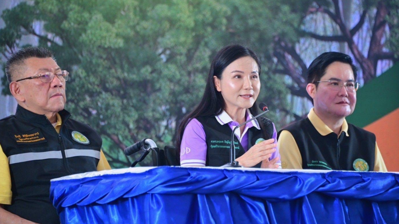 3 รมต.เกษตรฯ Kick Off มอบโฉนดต้นยาง โว 20 ปีข้างหน้าเกษตรกรจะเป็นมหาเศรษฐีทุกคน