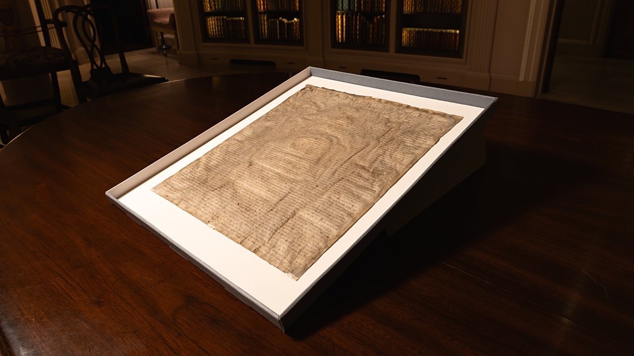 ม. ฮาร์วาร์ด ครอบครองต้นฉบับ "กฎบัตรแมกนา คาร์ตา" ขอแท้จากปี 1300