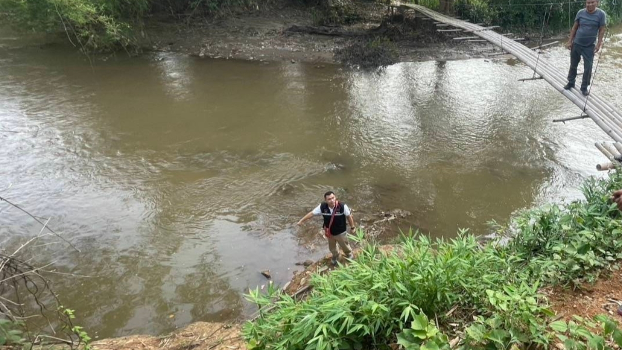 สลด พ่อเลี้ยงจับเด็ก 2 ขวบทุ่มลงพื้นดับ นำศพทิ้งแม่น้ำ คาดพลั้งมือขณะเมายา