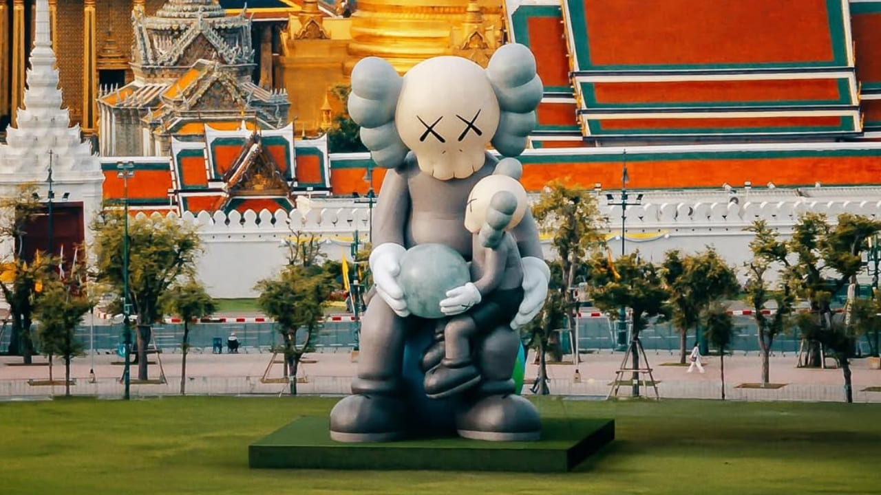 KAWS: HOLIDAY Thailand คือ งานอะไร ชมงานศิลปะสุดเจ๋ง ณ สนามหลวง