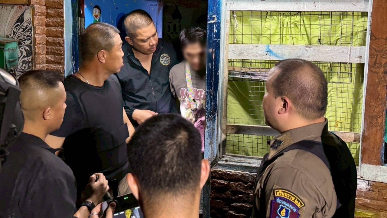 คุมตัวได้แล้ว "ชายคลั่ง" หลังเจรจานานกว่า 17 ชั่วโมง อ่วมโดน 2 ข้อหาหนัก