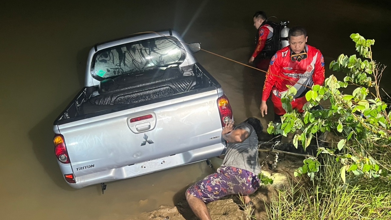 พบแล้ว กระบะเหยื่อคดีฆ่า-เผานั่งยาง 4 ศพ หมกสวนปาล์ม ถูกทิ้งคลองชลประทาน