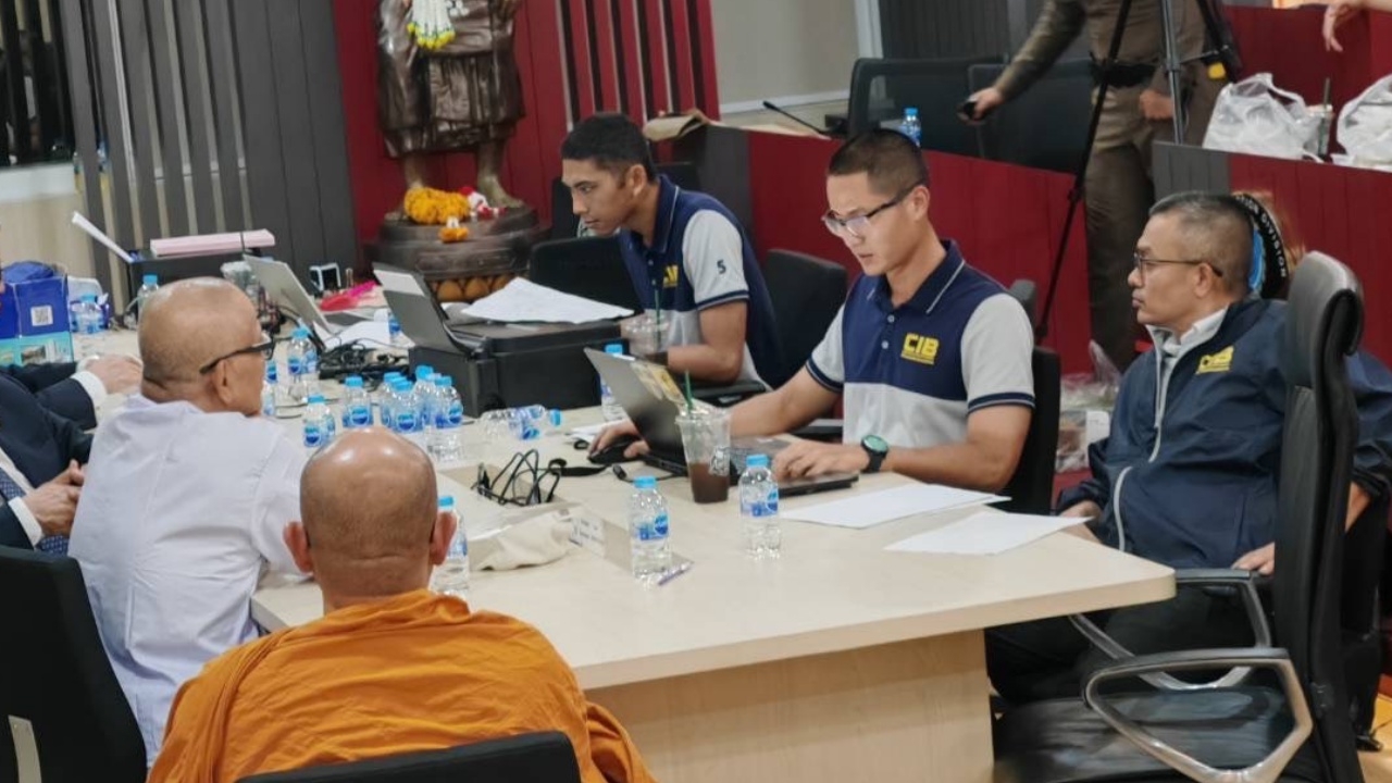 เปิดภาพล่าสุด "ทิดแย้ม" อดีตเจ้าอาวาสวัดไร่ขิง หลังลาสิกขา ต่อหน้าพระพุทธรูป