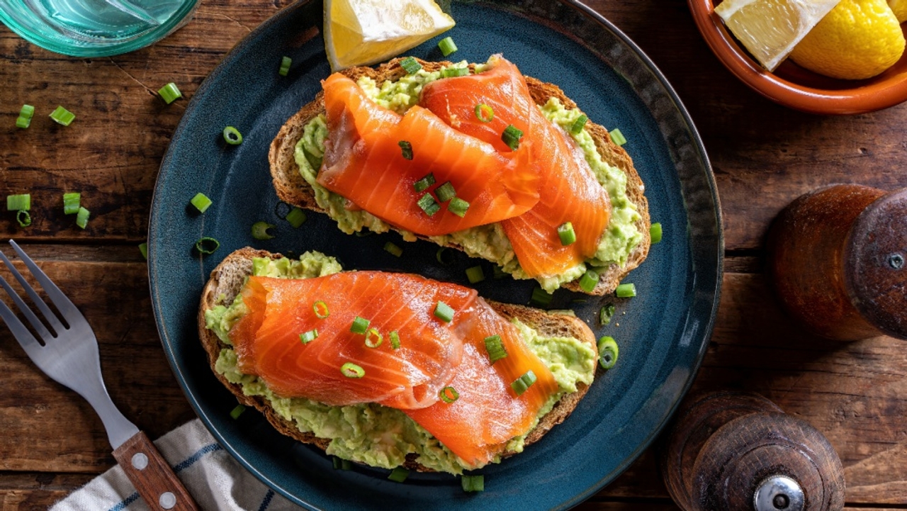 ฝนตกพาใจหม่นหมอง กินอะไรช่วยแก้เครียดฮีลใจได้บ้าง