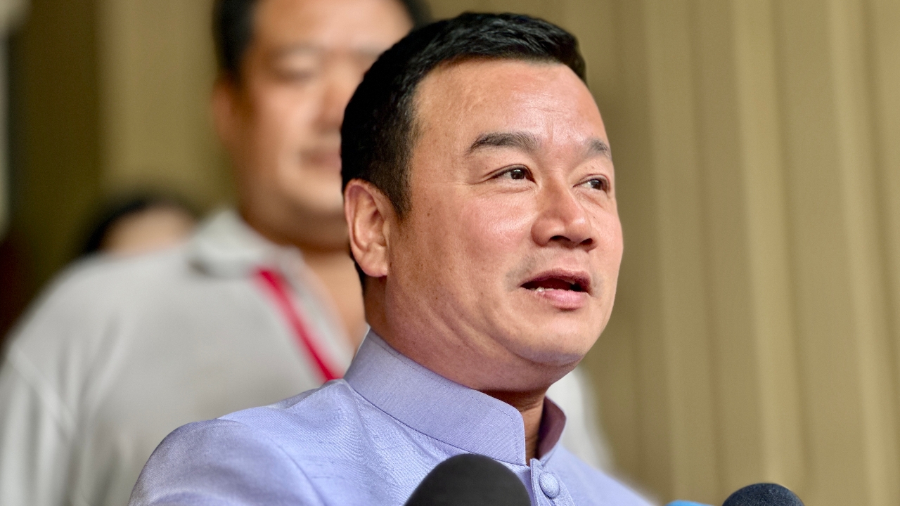 “สรวงศ์” ป้อง “มนัสนันท์” โพสต์แขวะ “บิ๊ก J” อาจอัดอั้นหลังครอบครัวโดนดูถูก