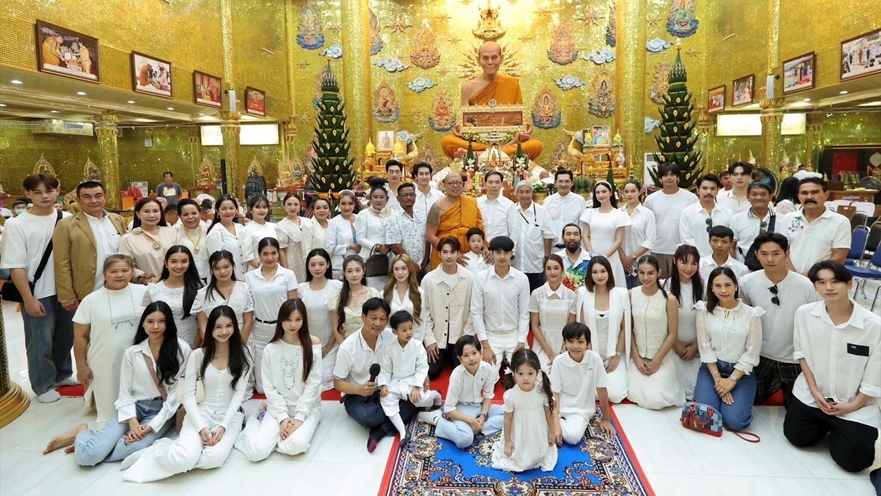 “พัฒนพงค์-บริพันธ์-สยม” นำทีมศิลปิน-ดารา ร่วมพิธีไหว้ครู วิสาขบูชารำลึก หลวงพ่อพูล ละสังขาร 20 ปี