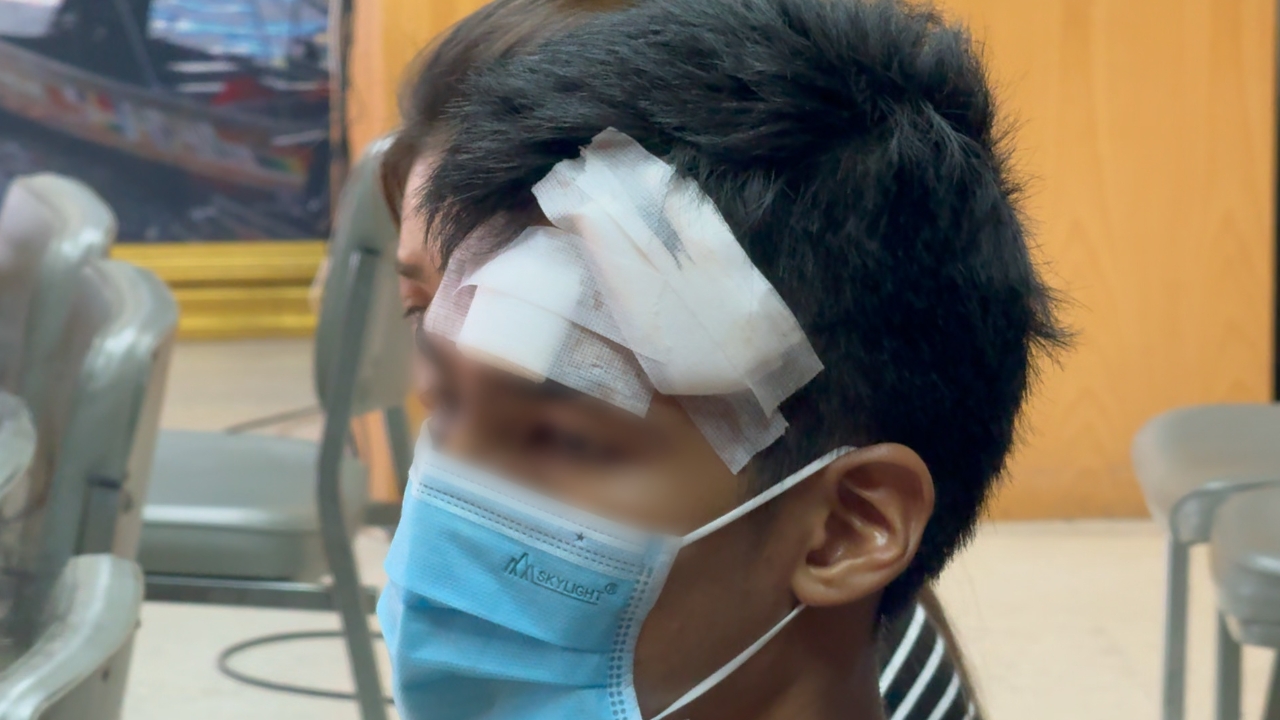 หนุ่มส่งสินค้าทวงเงินค่าพัสดุ 225 บาท ลูกค้าไม่พอใจคว้ามีดฟันยับ เย็บ 24 เข็ม