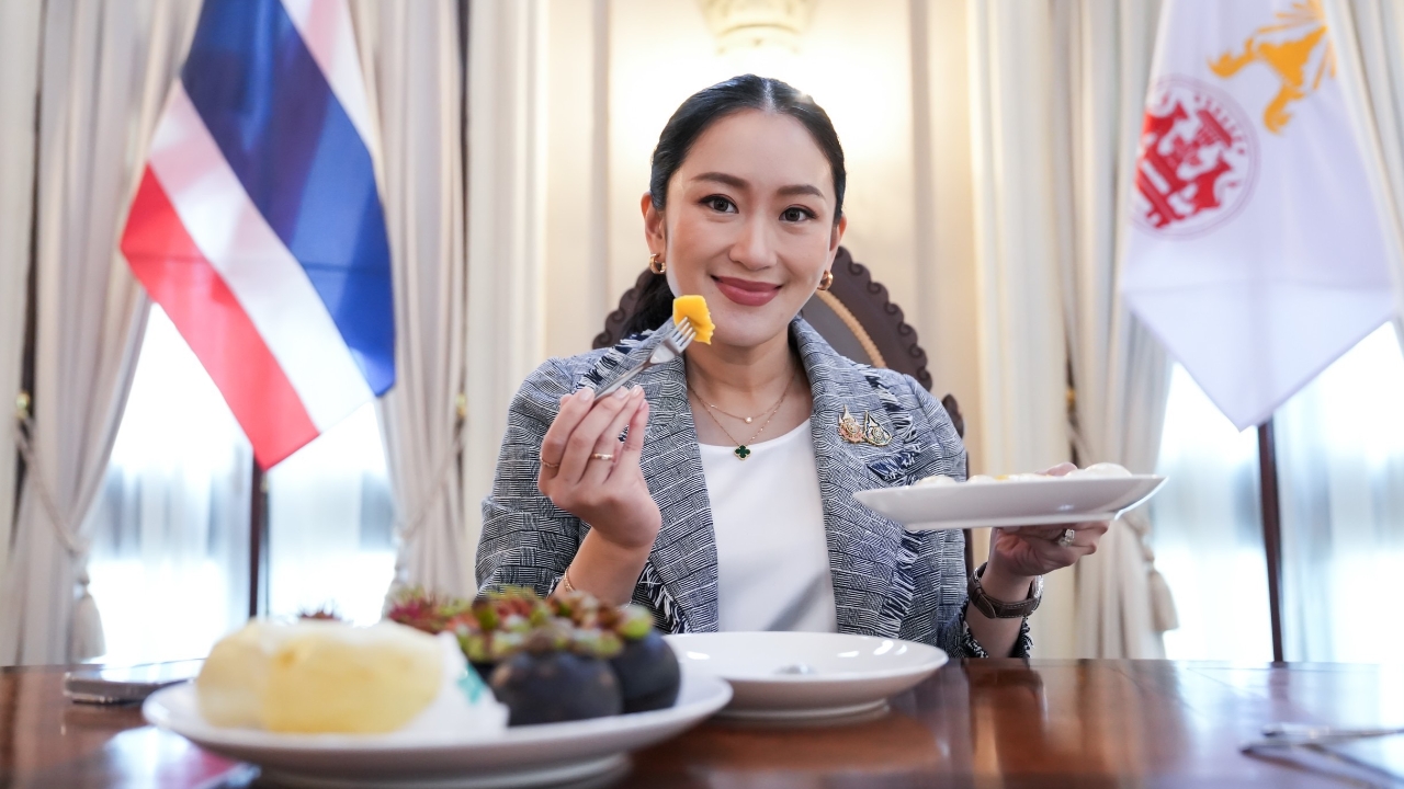 “นายกฯ อิ๊งค์” สวมบทแม่ค้า อัดคลิปชวนทานผลไม้ไทย บอกปีนี้ราคาดี(คลิป)