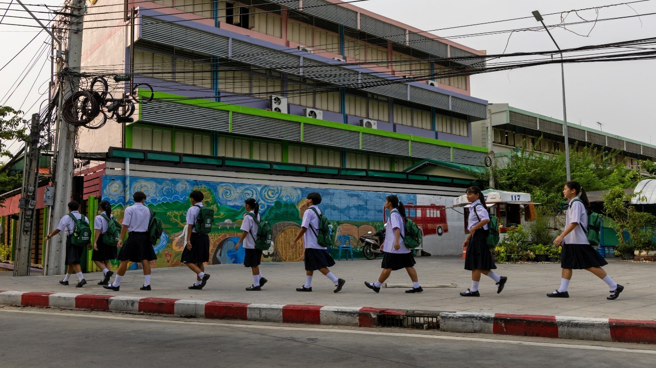 เปิดเทอม 2568 คาดเงินสะพัด 6.2 หมื่นล้าน ผู้ปกครองแบกค่าใช้จ่าย 2.6 หมื่นบาทต่อคน 