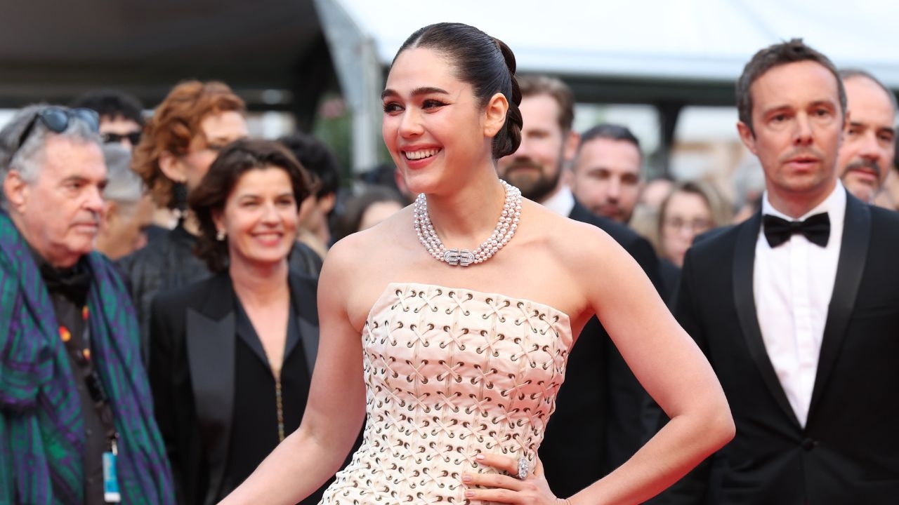 ชมพู่ อารยา เฉิดฉายกับลุค 3 เดินพรมแดงเมืองคานส์ 2025 สวยหวานสะกดใจ