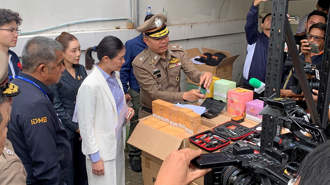 ทลาย 2 รังใหญ่บุหรี่ไฟฟ้า มหาศาล 100 ล้าน ซุกย่านฝั่งธนบุรี ของกลางเพียบ