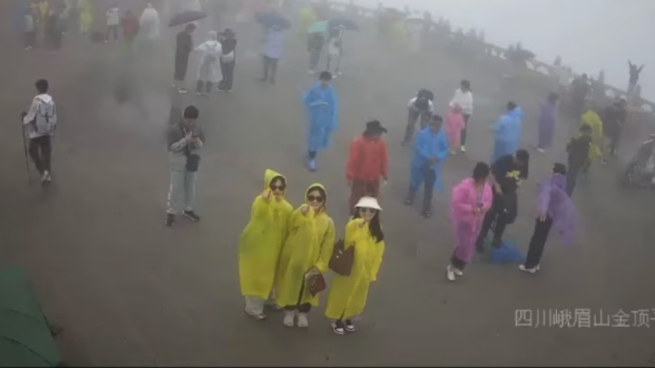 ไม่ต้องพึ่งไม้เซลฟี่ เทรนด์ใหม่ชาวจีนใช้กล้อง CCTV แคปภาพ