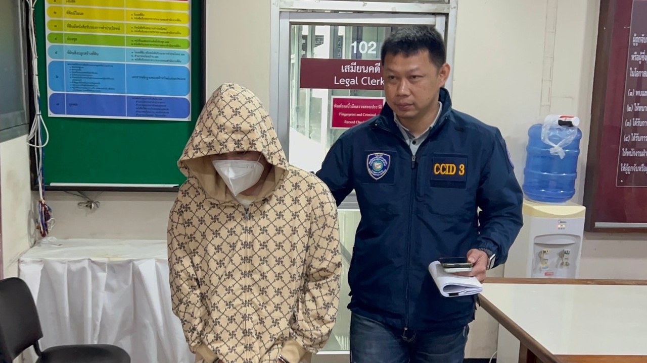 ตำรวจส่งตัว "อดีตพระมหาเอกพจน์" ฝากขังศาลอาญา ลั่น "ตอนนี้ต้องตัวใครตัวมัน"