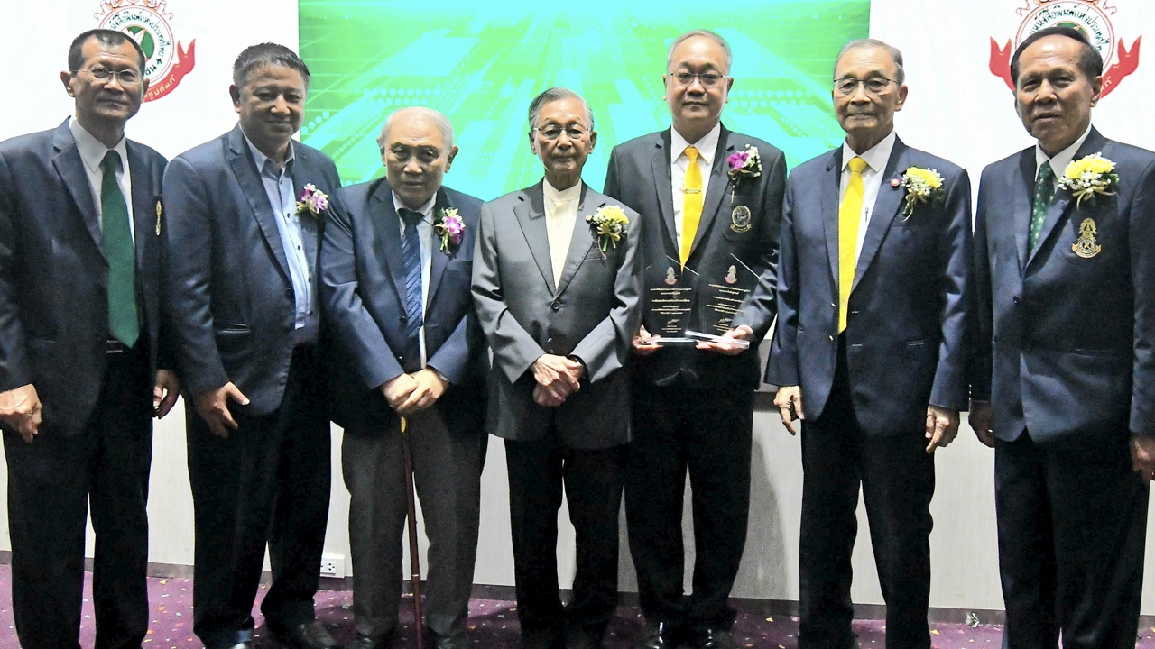 คว้าสองรางวัล