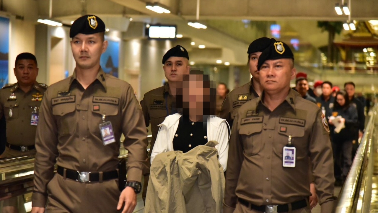 จับโบรกเกอร์สาว คดี "หมอบุญ" ชวนคนร่วมลงทุน หนีซ่อนตัวที่จีน