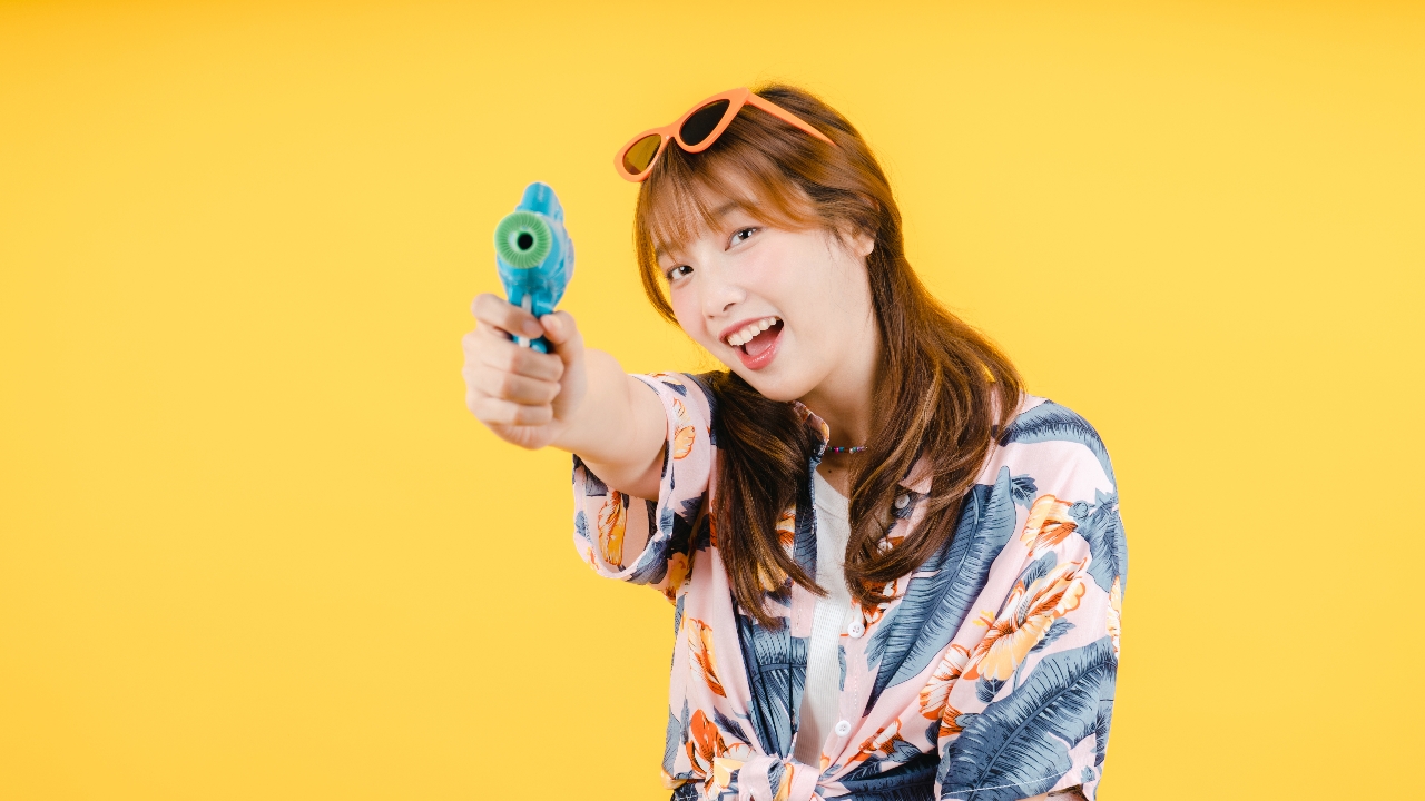 10 ทรงผมสงกรานต์ 2025 ผู้หญิง ผู้ชายง่ายๆ อยู่ทรง เปียกแค่ไหนก็เป๊ะ