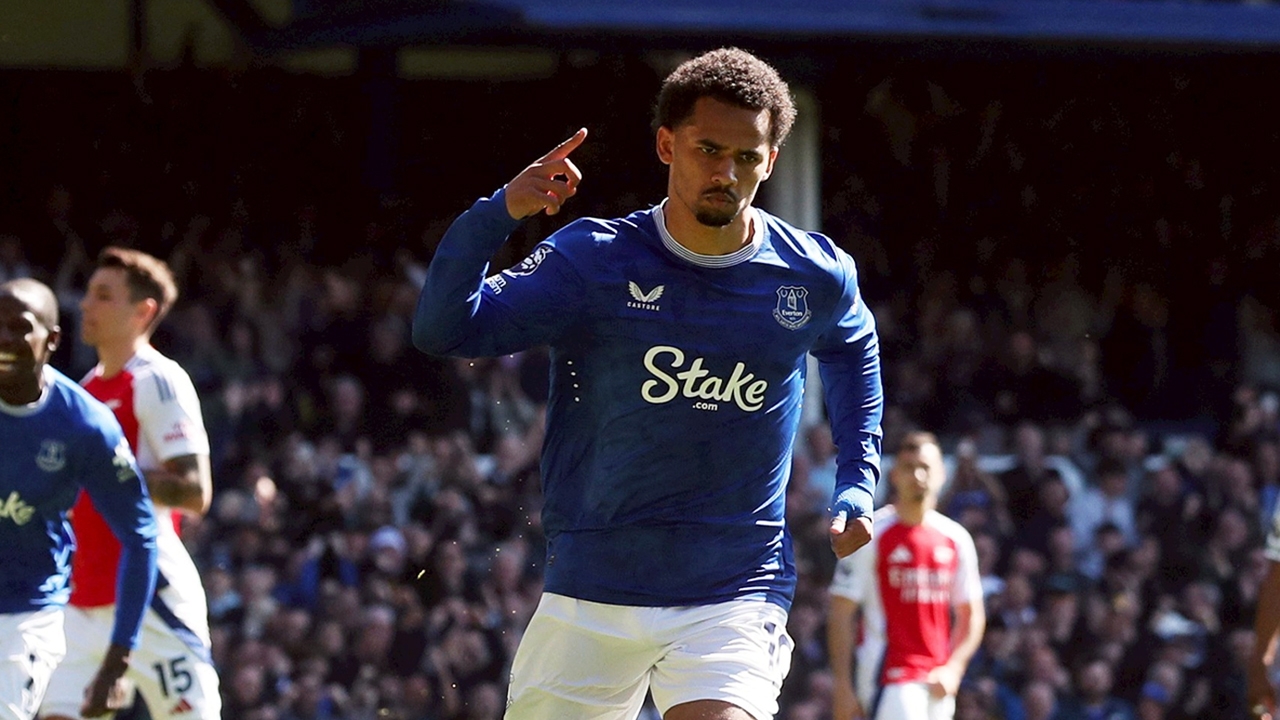 จุดโทษพลิกเกม! “อาร์เซนอล” ยันไม่อยู่ จบเจ๊า “เอฟเวอร์ตัน” ตามหงส์ห่างๆ 11 คะแนน