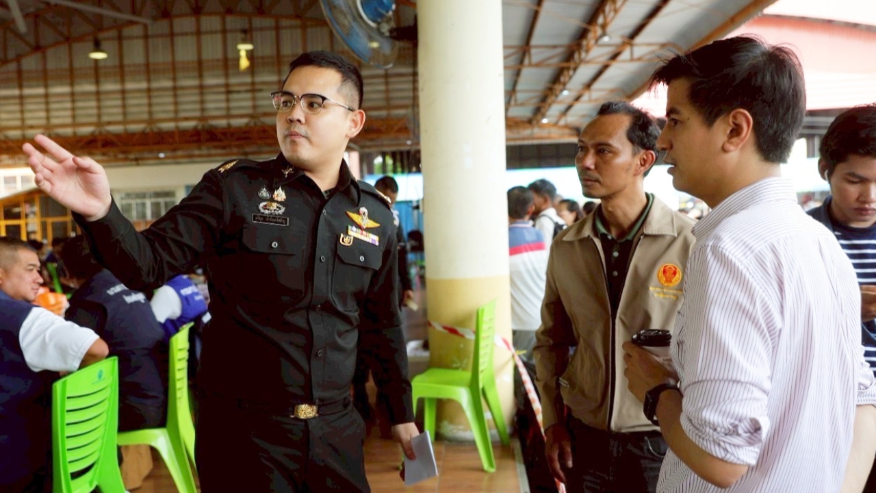 สส.ประชาชน ลงพื้นที่สังเกตการณ์ที่ลำลูกกา ย้ำจุดยืนพรรคยกเลิกบังคับเกณฑ์ทหาร