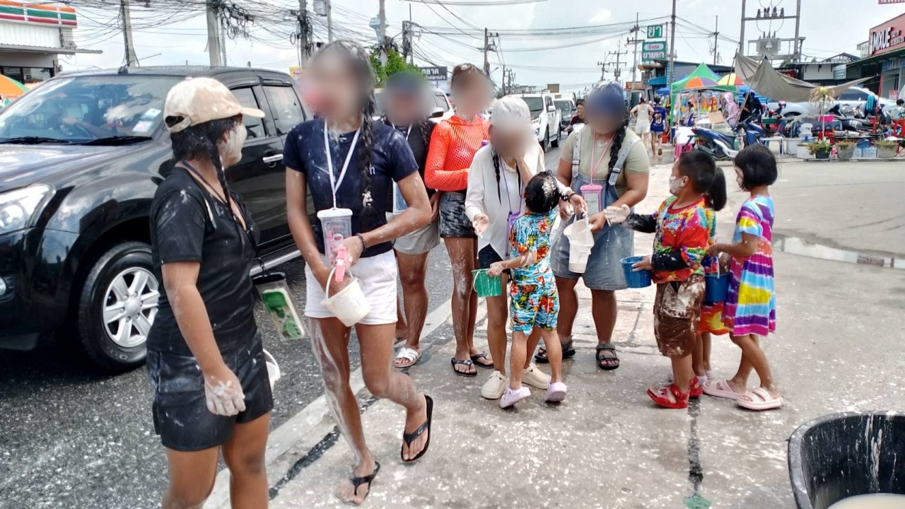 คึกคัก "วันไหลบ่อวิน 2568" ประชาชนแห่เล่นน้ำ เปิดฉากสงกรานต์ที่แรกของไทย