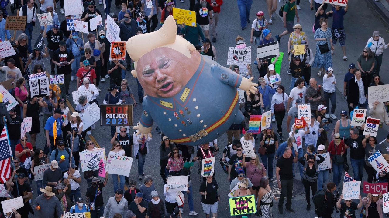 ผู้ประท้วงทั่วสหรัฐฯ ชุมนุมต่อต้าน ประธานาธิบดีโดนัลด์ ทรัมป์-อีลอน มัสก์