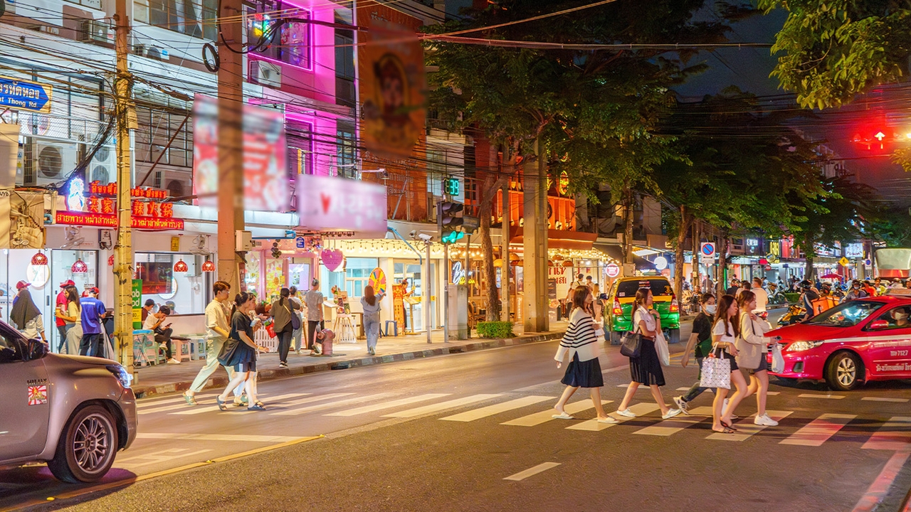 บรรทัดทอง ถนนการค้า ปมค่าเช่า ทำผู้ค้าปรับแผนธุรกิจ ใครรอด ใครร่วง เพราะอะไร?