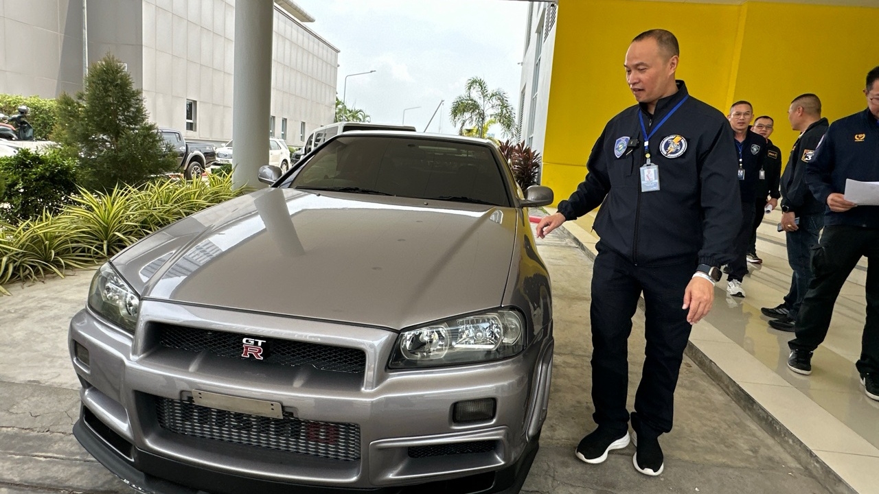 ยึดรถแต่งซิ่ง "เอ็ม เอกชาติ" เพิ่ม 5 คัน ค่ากว่า 16 ล้าน สอบโยงเว็บพนัน