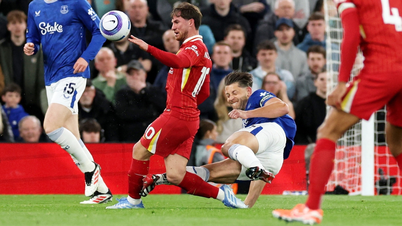 PGMOL รับผิด ตัดสินพลาด! “ทาร์คอฟสกี” ไม่ควรรอดใบแดง จังหวะเสียบ แม็ค อัลลิสเตอร์