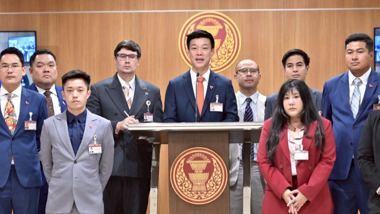 พรรคประชาชน ติงฝ่ายรัฐบาลเร่งรีบเสนอเปลี่ยนแปลงญัตติ ยันค้าน Entertainment Complex