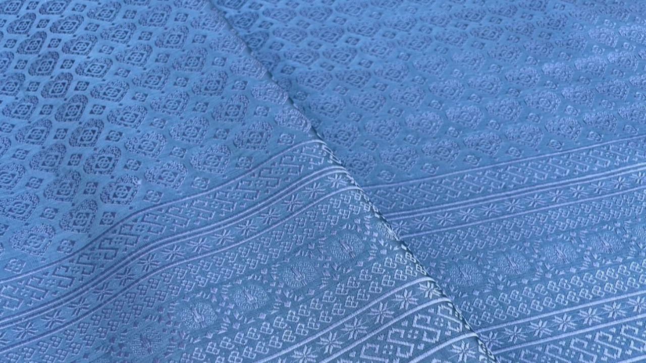 “นายกฯ อิ๊งค์” สวมชุดผ้าลายพระราชทานดอกพุดตานบ้านเชียง