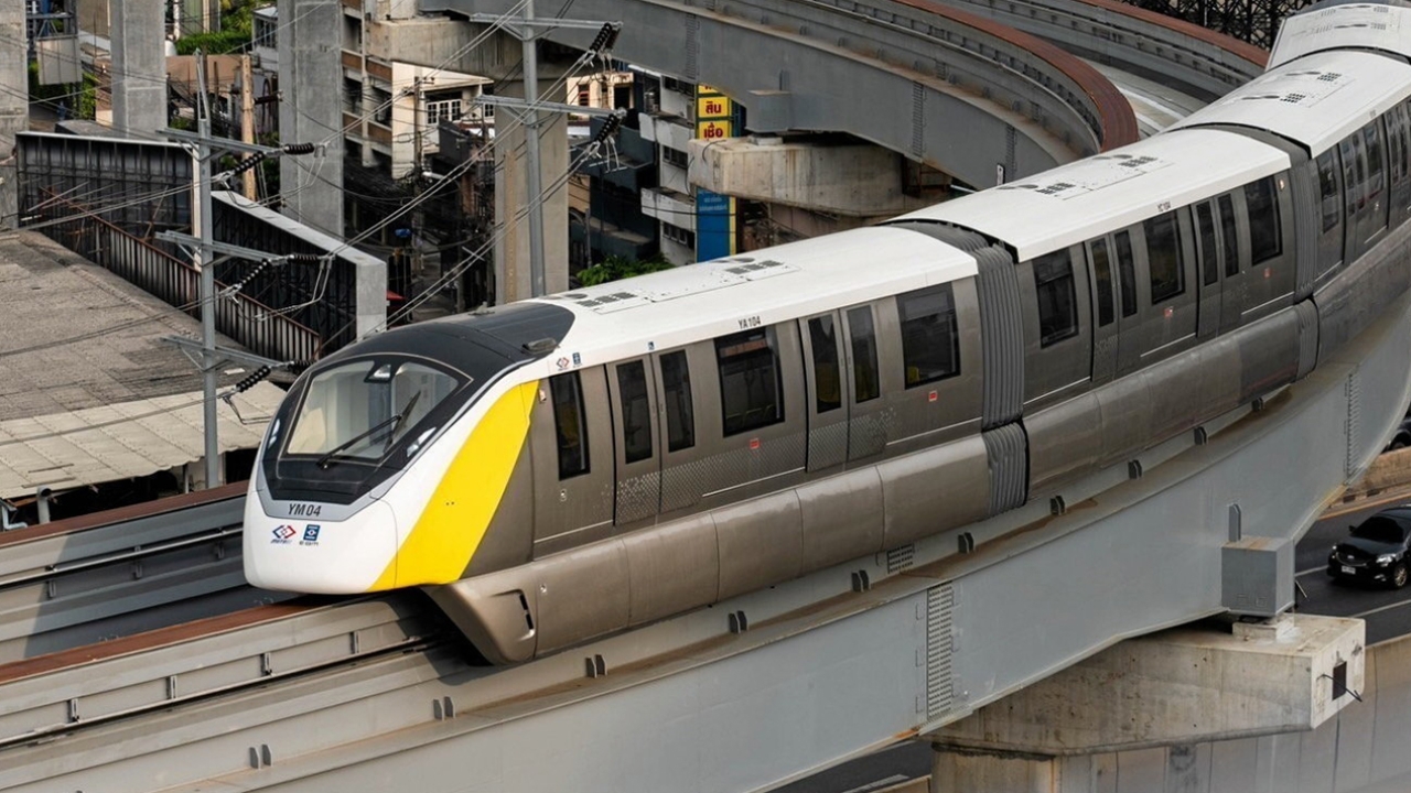 รถไฟฟ้า "สายสีเหลือง" เตรียมเปิดให้บริการเที่ยงวันนี้ ส่วน "สายสีชมพู" ยังปิด